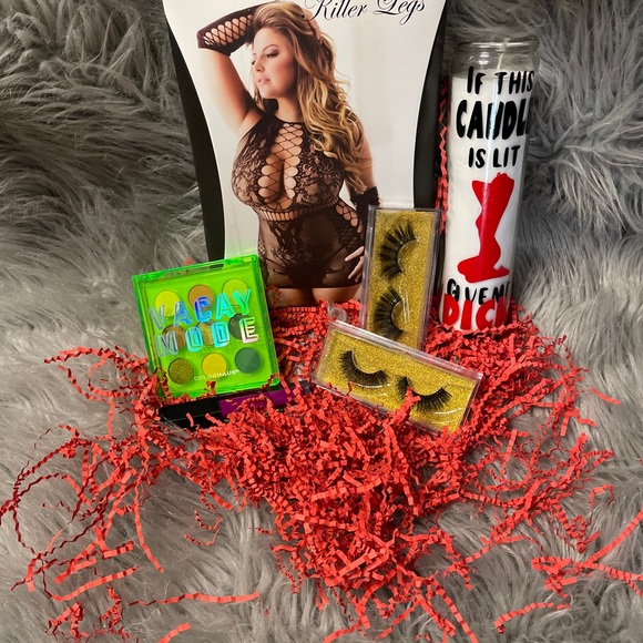 Queen size valentines baskets